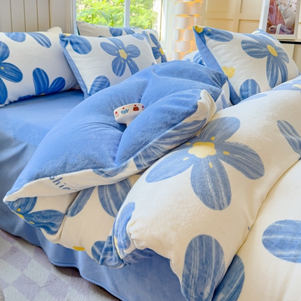 91家纺网 家纺一手货源 找家纺 （总）梓瑄家居 2024新款高克重秋冬加厚小清新印花牛奶绒四件套直播