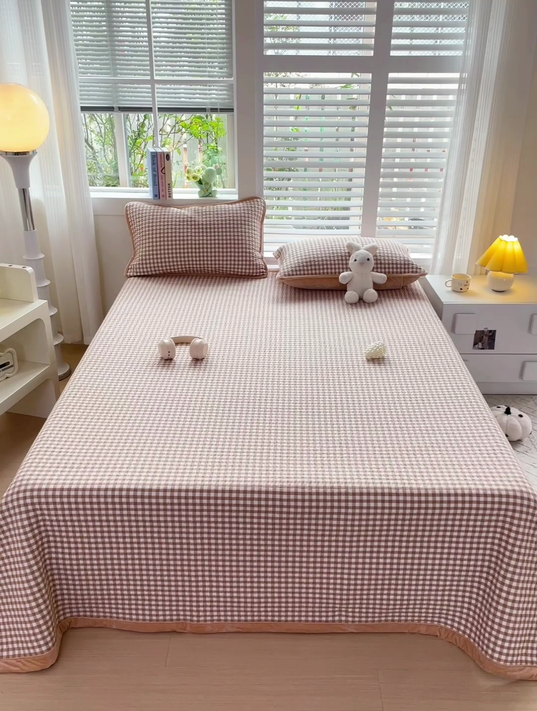 91家纺网 家纺一手货源 找家纺 羽爱家纺 2024新款全棉色织水洗宝宝绒床盖三件套 米小格