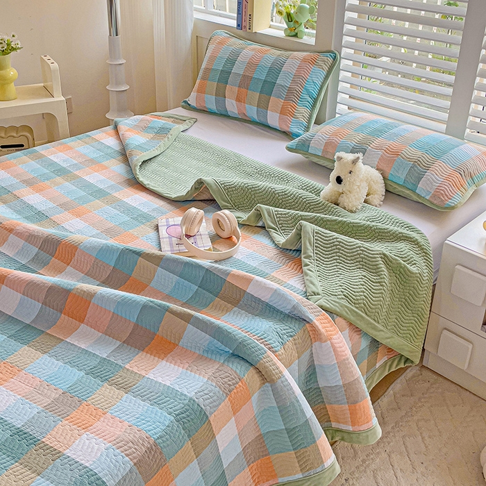 91家纺网 家纺一手货源 找家纺 羽爱家纺 2024新款全棉色织水洗宝宝绒床盖三件套 桔小格