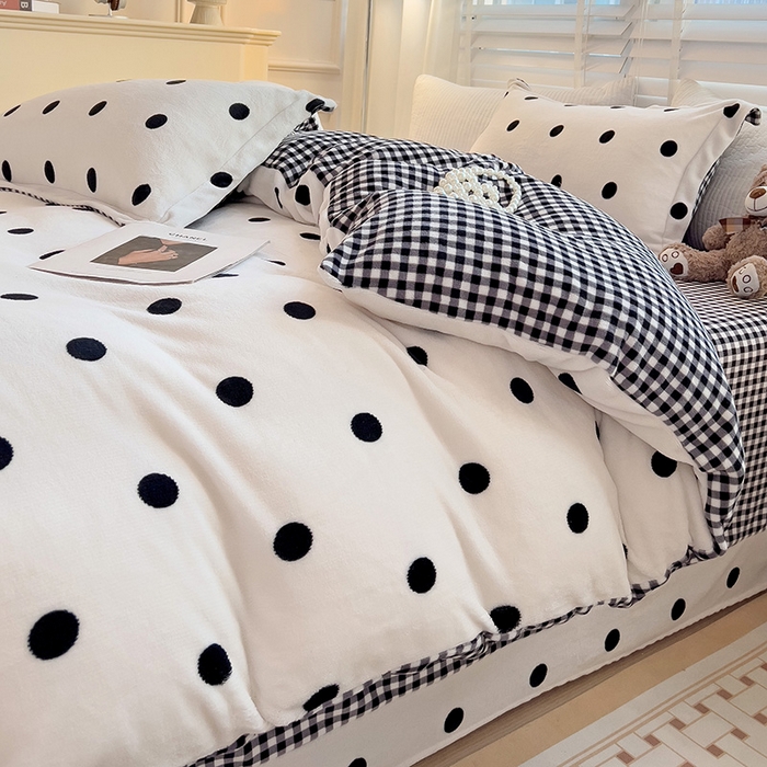 91家纺网 家纺一手货源 找家纺 乐童家纺 2024新款跑量款牛奶绒床裙四件套 黑白波点