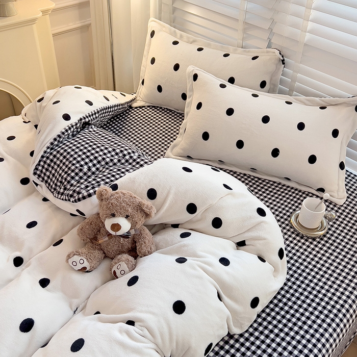 91家纺网 家纺一手货源 找家纺 乐童家纺 2024新款跑量款牛奶绒床裙四件套 黑白波点