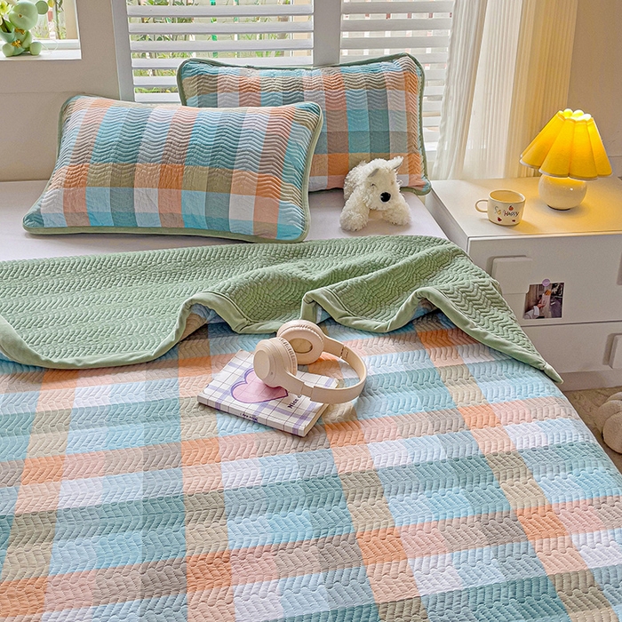 91家纺网 家纺一手货源 找家纺 羽爱家纺 2024新款全棉色织水洗宝宝绒床盖三件套 桔小格