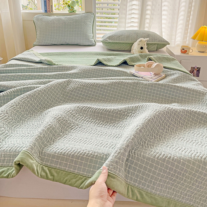 91家纺网 家纺一手货源 找家纺 羽爱家纺 2024新款全棉色织水洗宝宝绒床盖四件套 绿色心情