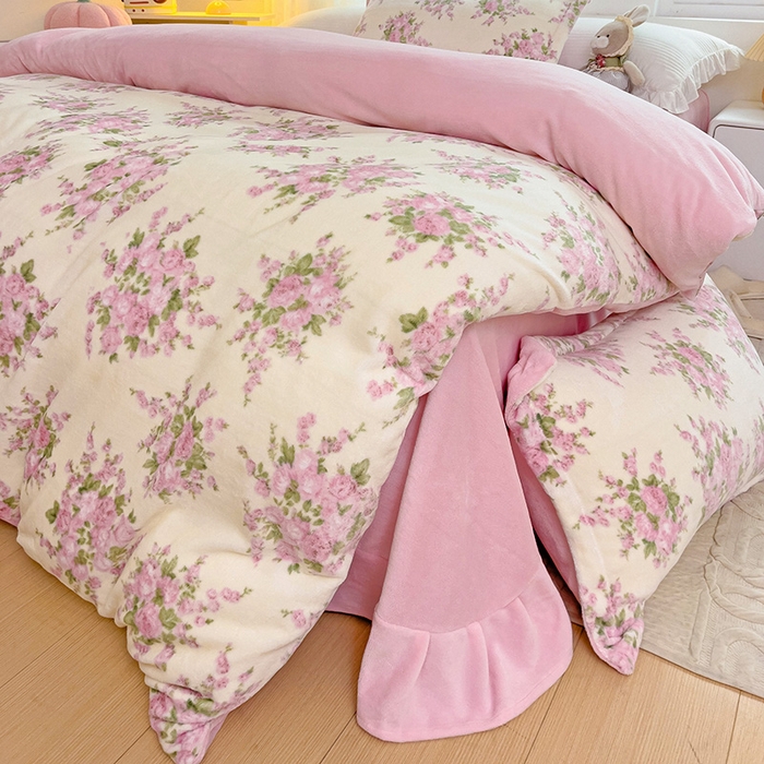 91家纺网 家纺一手货源 找家纺 乐童家纺 2024新款跑量款牛奶绒床裙四件套 花影粉