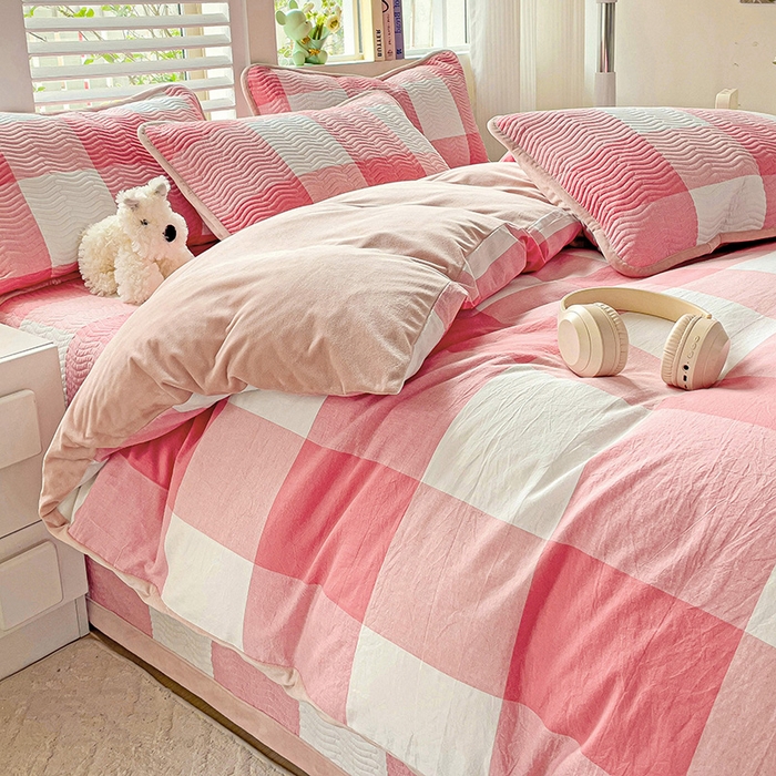 91家纺网 家纺一手货源 找家纺 羽爱家纺 2024新款全棉色织水洗宝宝绒床盖四件套 红格