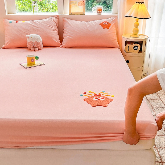 91家纺网 家纺一手货源 找家纺 3C 2024新款全棉色织水洗棉可爱毛巾绣床笠 小可爱-粉