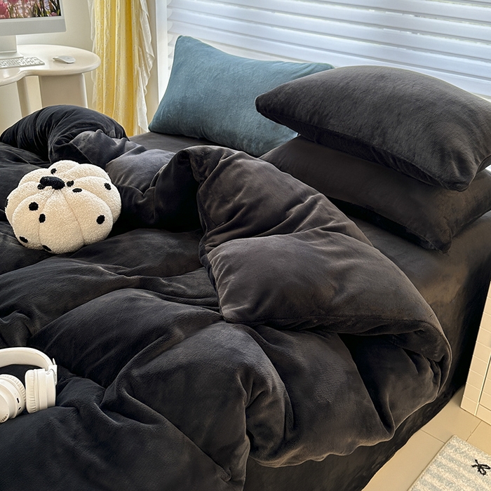 91家纺网 家纺一手货源 找家纺 梓瑄家居 2024新款高克重秋冬加厚双拼牛奶绒单枕套 高级黑灰