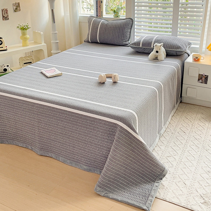 91家纺网 家纺一手货源 找家纺 羽爱家纺 2024新款全棉色织水洗宝宝绒床盖三件套 记忆灰