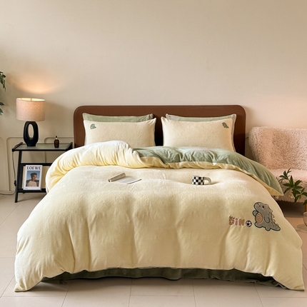 万盛家纺 2025新款卡通贴补绣牛奶绒四件套 恐龙-奶油黄-绿色