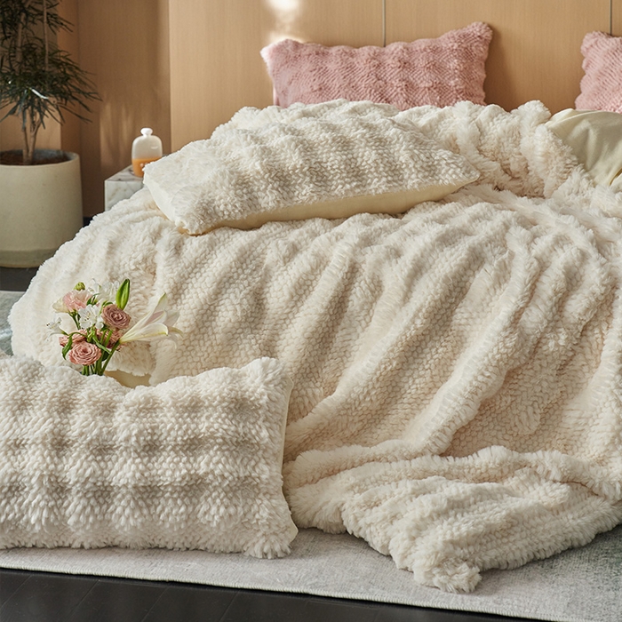 91家纺网 家纺一手货源 找家纺 安哆啦家纺 2024新款高克重10斤轻奢托斯卡纳兔毛绒喷花泡泡牛奶绒四件套 喷花-奶油白