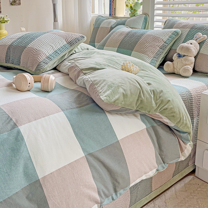 91家纺网 家纺一手货源 找家纺 羽爱家纺 2024新款全棉色织水洗宝宝绒床盖四件套 采绿