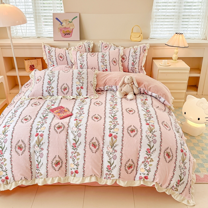 91家纺网 家纺一手货源 找家纺 典曼家纺 2024新款A类韩版牛奶绒四件套 草莓萌兔