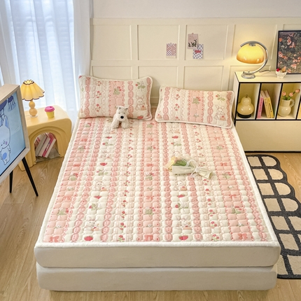 91家纺网 家纺一手货源 找家纺 柒月家居 2024新款牛奶绒加厚卡通印花床垫床褥 蕾丝兔兔垫