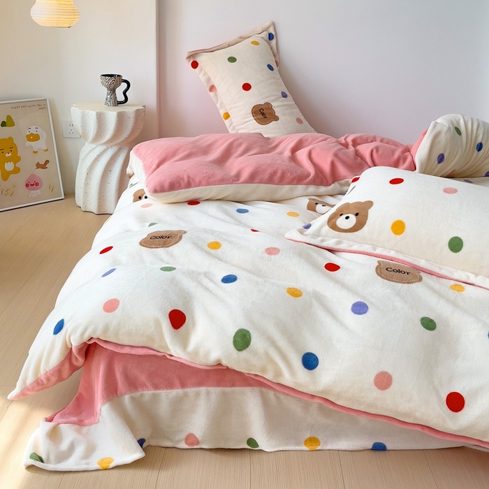 91家纺网 家纺一手货源 找家纺 乐童家纺 2024新款跑量款牛奶绒床裙四件套 活力熊