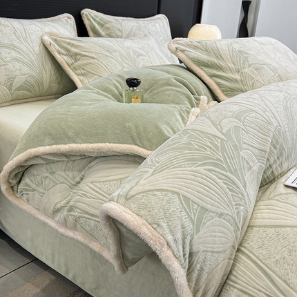 91家纺网 家纺一手货源 找家纺 倾慕家纺 2024新款兔毛包边浮雕绒套件单被套 兔毛包边叶璃绿