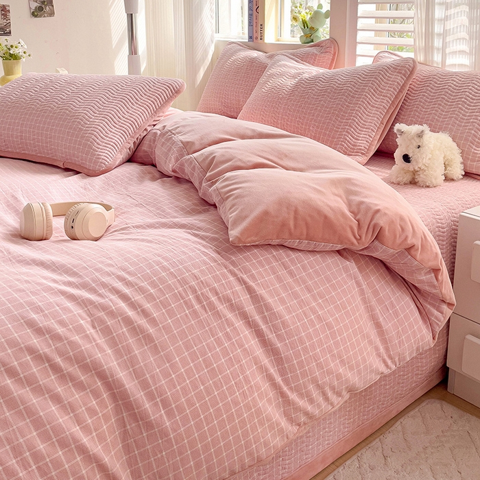 91家纺网 家纺一手货源 找家纺 羽爱家纺 2024新款全棉色织水洗宝宝绒床盖四件套 樱花格