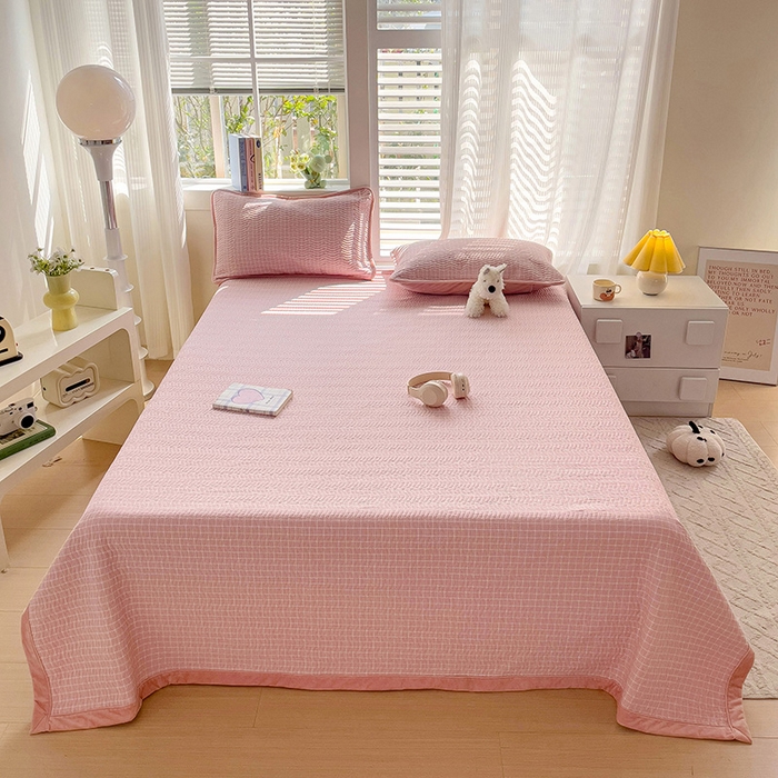 91家纺网 家纺一手货源 找家纺 羽爱家纺 2024新款全棉色织水洗宝宝绒床盖三件套 樱花格