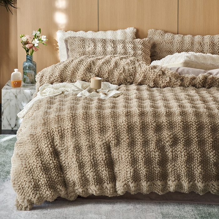 91家纺网 家纺一手货源 找家纺 安哆啦家纺 2024新款高克重10斤轻奢托斯卡纳兔毛绒喷花泡泡牛奶绒四件套 喷花-卡其