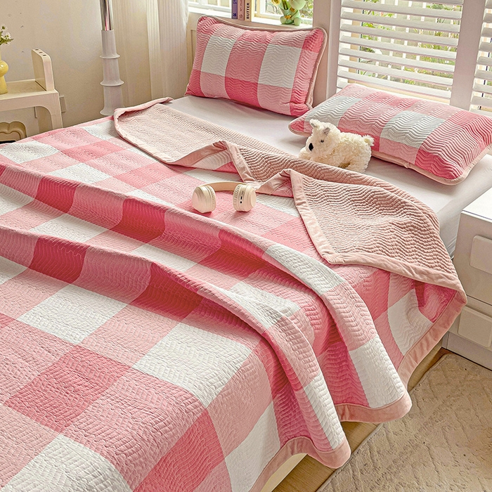 91家纺网 家纺一手货源 找家纺 羽爱家纺 2024新款全棉色织水洗宝宝绒床盖三件套 红格