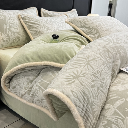 91家纺网 家纺一手货源 找家纺 倾慕家纺 2024新款兔毛包边浮雕绒套件单被套 兔毛包边花语绿灰