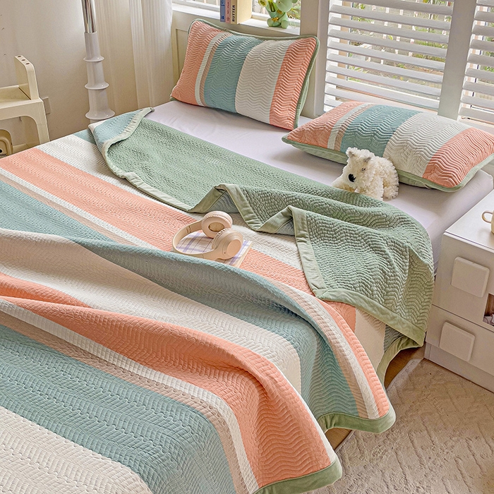 91家纺网 家纺一手货源 找家纺 羽爱家纺 2024新款全棉色织水洗宝宝绒床盖三件套 绿橘