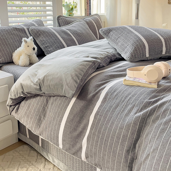 91家纺网 家纺一手货源 找家纺 羽爱家纺 2024新款全棉色织水洗宝宝绒床盖四件套 记忆灰