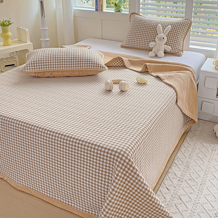 91家纺网 家纺一手货源 找家纺 羽爱家纺 2024新款全棉色织水洗宝宝绒床盖三件套 米小格