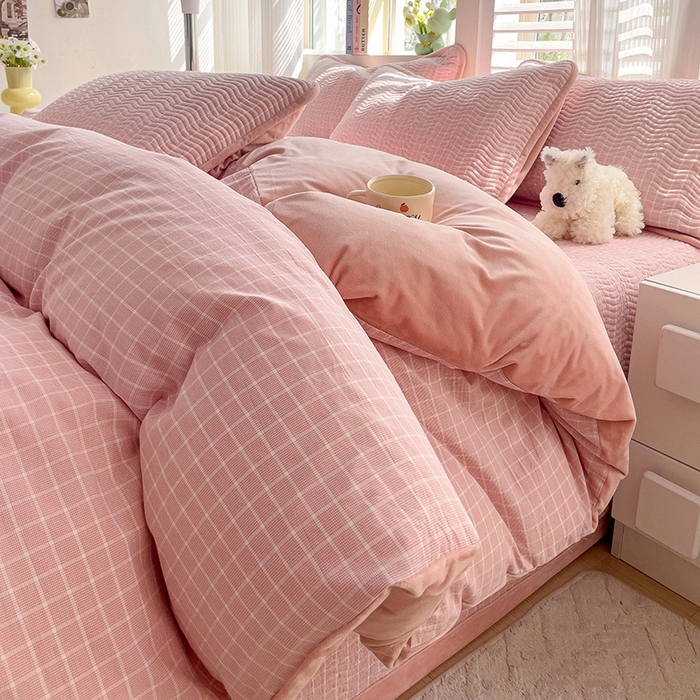 91家纺网 家纺一手货源 找家纺 羽爱家纺 2024新款全棉色织水洗宝宝绒床盖四件套 樱花格