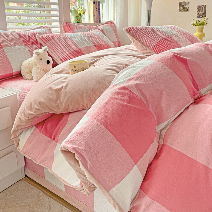 91家纺网 家纺一手货源 找家纺 羽爱家纺 2024新款全棉色织水洗宝宝绒床盖四件套 红格