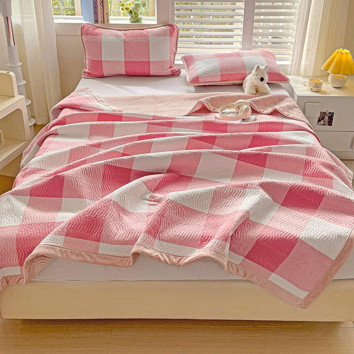 91家纺网 家纺一手货源 找家纺 羽爱家纺 2024新款全棉色织水洗宝宝绒床盖四件套 红格