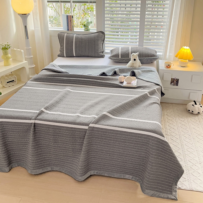 91家纺网 家纺一手货源 找家纺 羽爱家纺 2024新款全棉色织水洗宝宝绒床盖三件套 记忆灰