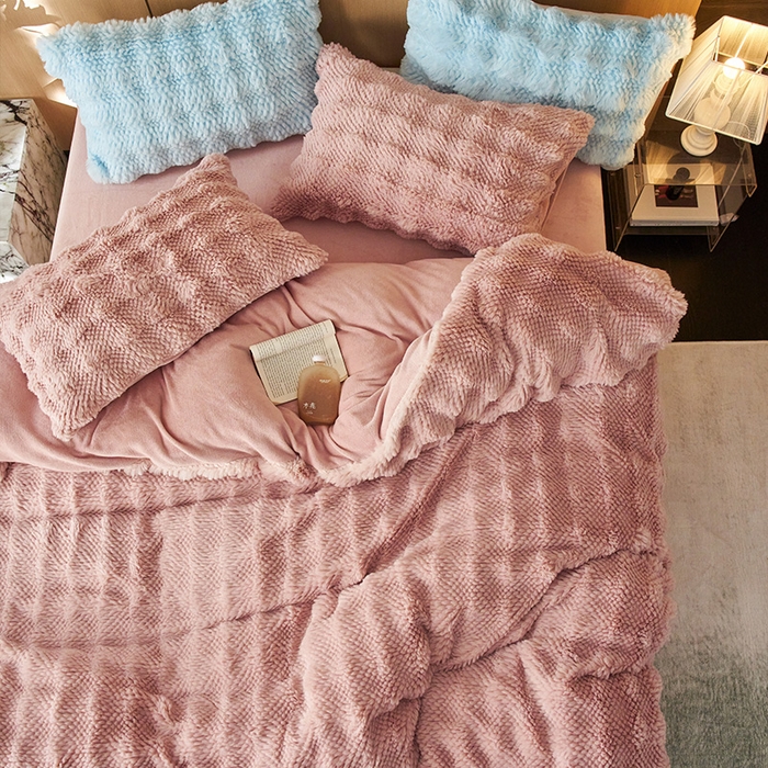 91家纺网 家纺一手货源 找家纺 安哆啦家纺 2024新款高克重10斤轻奢托斯卡纳兔毛绒喷花泡泡牛奶绒四件套 喷花-豆沙