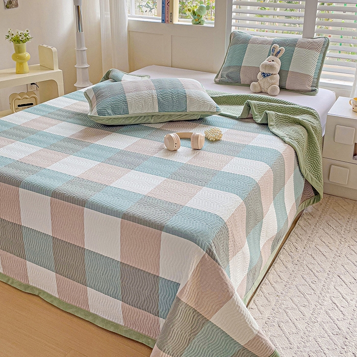 91家纺网 家纺一手货源 找家纺 羽爱家纺 2024新款全棉色织水洗宝宝绒床盖三件套 采绿