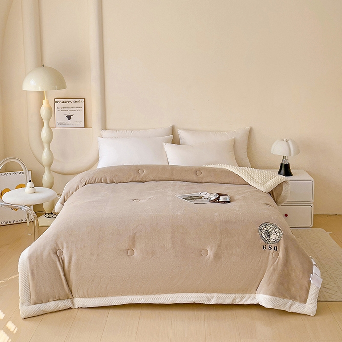 91家纺网 家纺一手货源 找家纺 柏薇 2024新款加绒加厚牛奶绒豆豆冬被 牛奶绒豆豆被-驼色