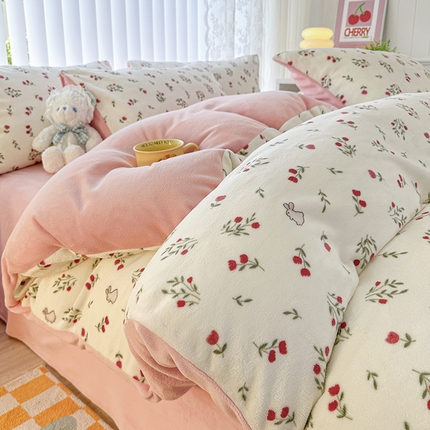 91家纺网 家纺一手货源 找家纺 （总）梓瑄家居 2024新款高克重秋冬加厚小清新印花牛奶绒四件套直播