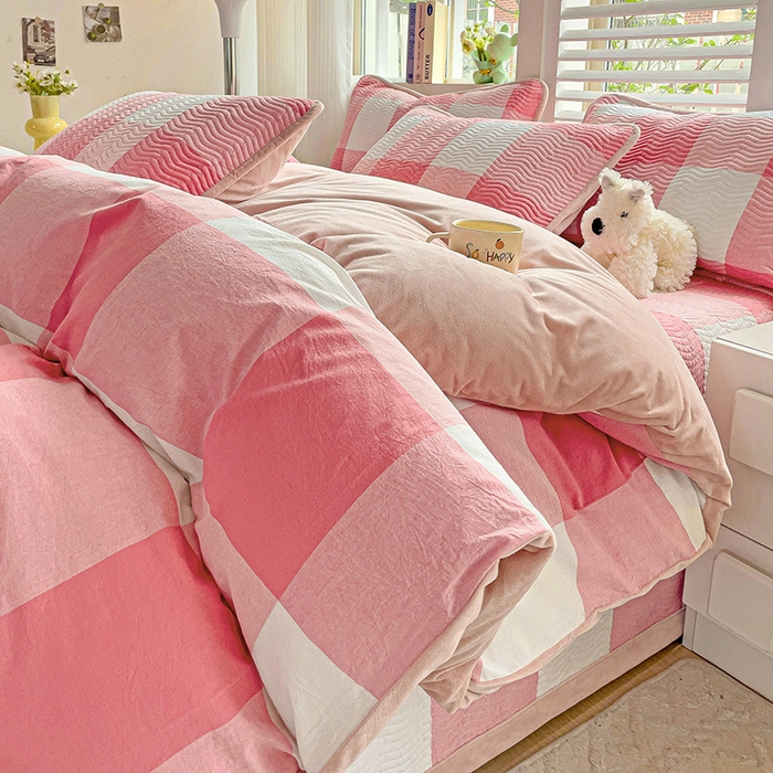 91家纺网 家纺一手货源 找家纺 羽爱家纺 2024新款全棉色织水洗宝宝绒床盖四件套 红格