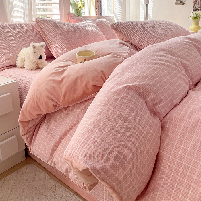 91家纺网 家纺一手货源 找家纺 羽爱家纺 2024新款全棉色织水洗宝宝绒床盖四件套 樱花格