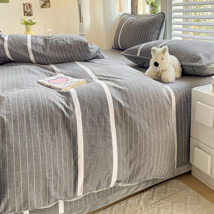 91家纺网 家纺一手货源 找家纺 羽爱家纺 2024新款全棉色织水洗宝宝绒床盖四件套 记忆灰