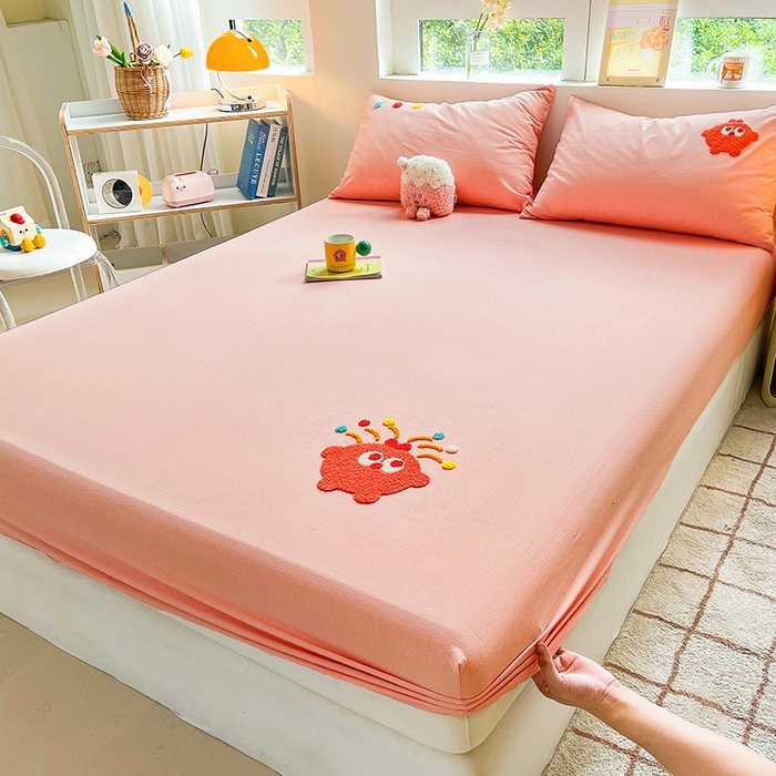 91家纺网 家纺一手货源 找家纺 3C 2024新款全棉色织水洗棉可爱毛巾绣床笠 小可爱-粉