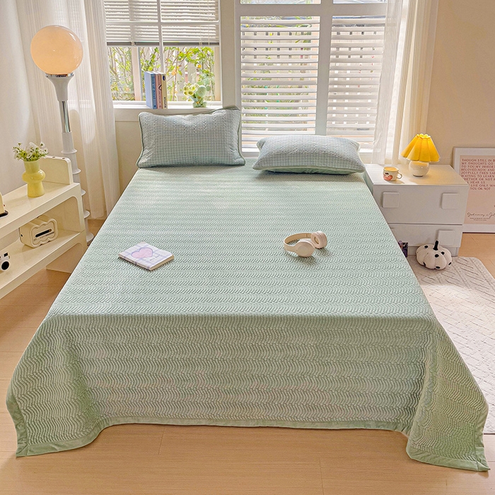 91家纺网 家纺一手货源 找家纺 羽爱家纺 2024新款全棉色织水洗宝宝绒床盖三件套 绿色心情