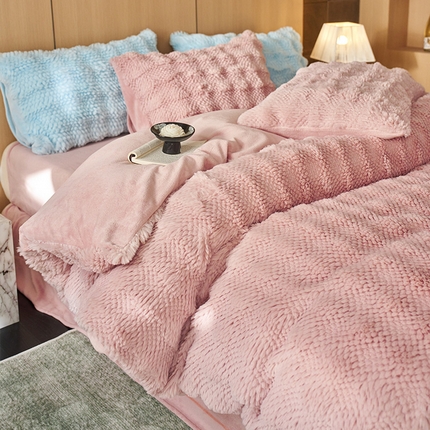 91家纺网 家纺一手货源 找家纺 安哆啦家纺 2024新款高克重10斤轻奢托斯卡纳兔毛绒喷花泡泡牛奶绒四件套 喷花-豆沙