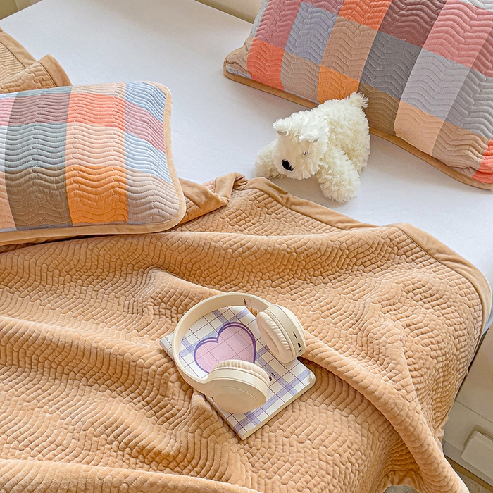 91家纺网 家纺一手货源 找家纺 羽爱家纺 2024新款全棉色织水洗宝宝绒床盖四件套 五光十色