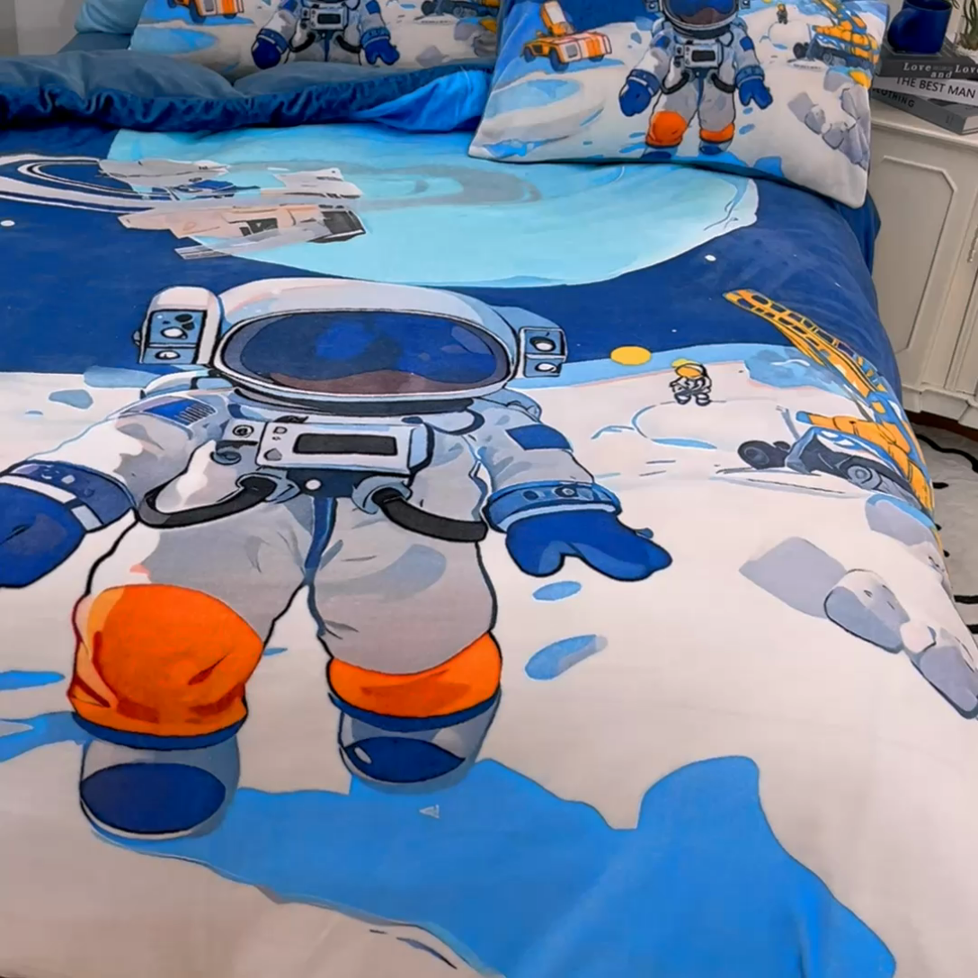 91家纺网 家纺一手货源 找家纺 （总）浩诚 2024新款大版卡通高克重加厚保暖牛奶绒四件套太空人宇航员系列-原创设计