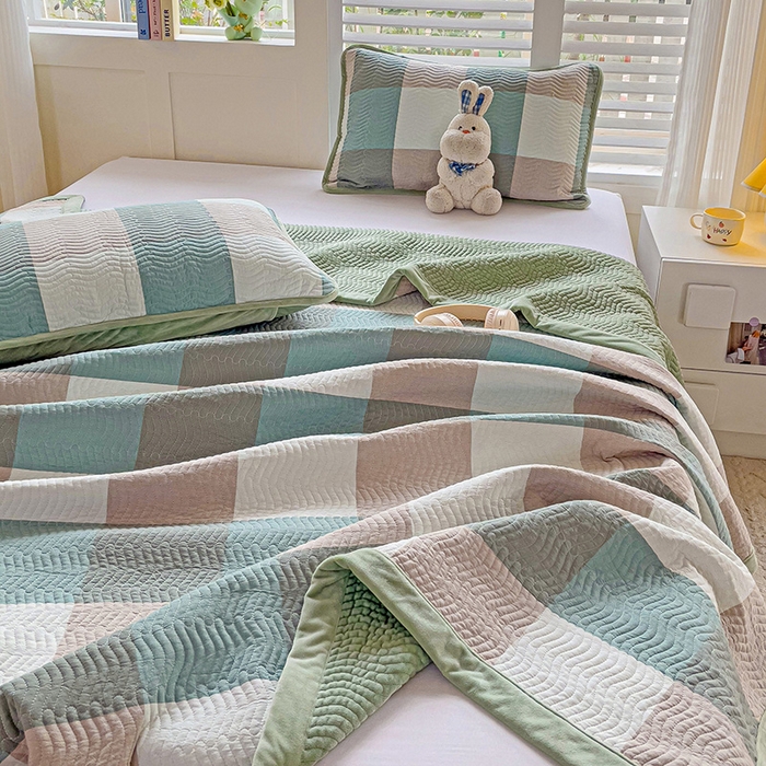 91家纺网 家纺一手货源 找家纺 羽爱家纺 2024新款全棉色织水洗宝宝绒床盖四件套 采绿