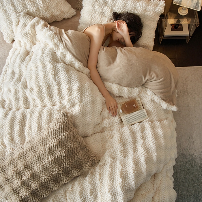 91家纺网 家纺一手货源 找家纺 安哆啦家纺 2024新款高克重10斤轻奢托斯卡纳兔毛绒喷花泡泡牛奶绒四件套 喷花-奶白咖