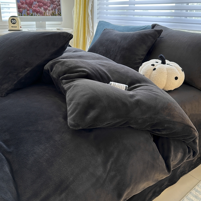 91家纺网 家纺一手货源 找家纺 梓瑄家居 2024新款高克重秋冬加厚双拼牛奶绒单枕套 高级黑灰