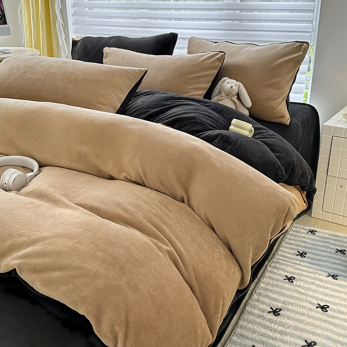 91家纺网 家纺一手货源 找家纺 梓瑄家居 2024新款高克重秋冬加厚双拼牛奶绒单枕套 卡其+黑灰