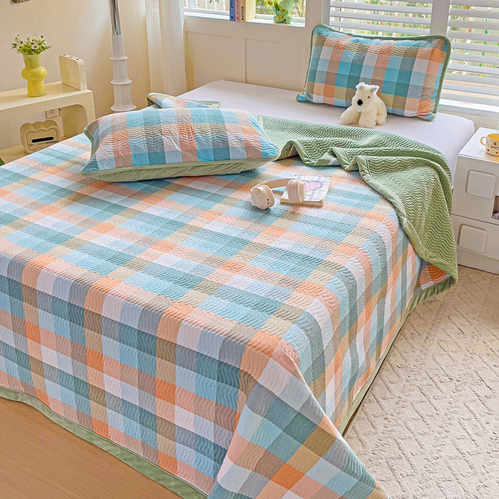 91家纺网 家纺一手货源 找家纺 羽爱家纺 2024新款全棉色织水洗宝宝绒床盖三件套 桔小格