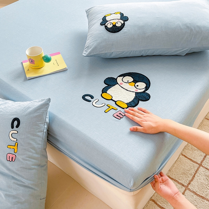 91家纺网 家纺一手货源 找家纺 3C 2024新款全棉色织水洗棉可爱毛巾绣床笠 企鹅-蓝