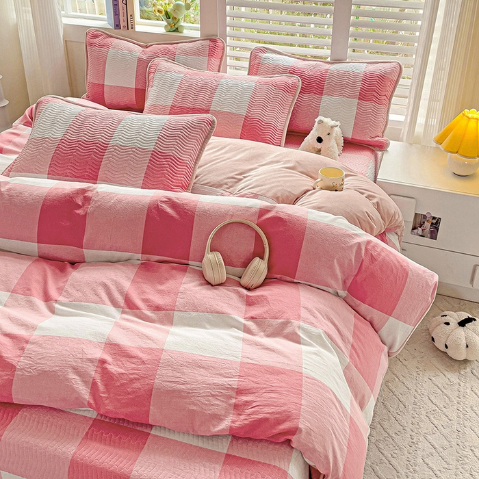 91家纺网 家纺一手货源 找家纺 羽爱家纺 2024新款全棉色织水洗宝宝绒床盖四件套 红格